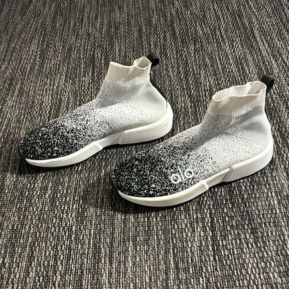 Alo yoga velocity knit sneakers - Picture 3 of 8